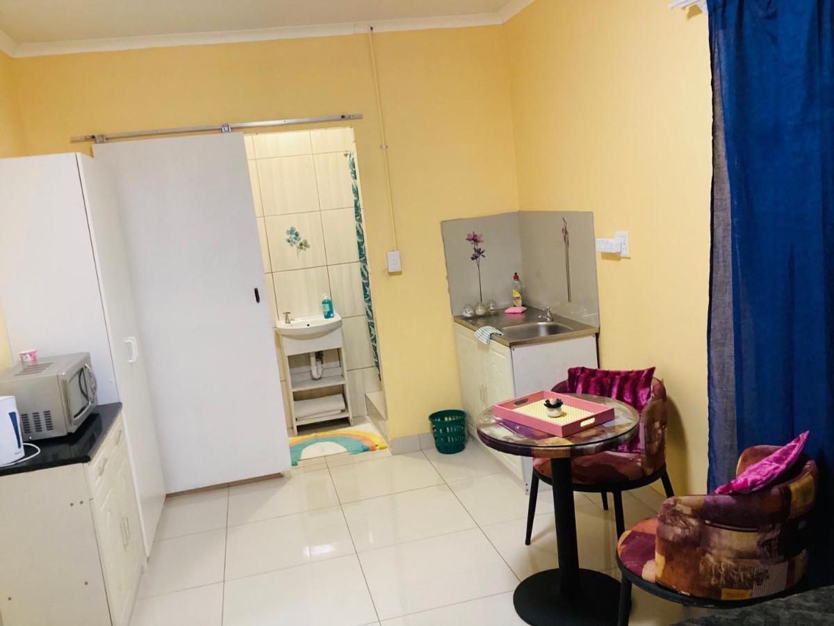 Mowetu Guest House Cape Town Exterior photo